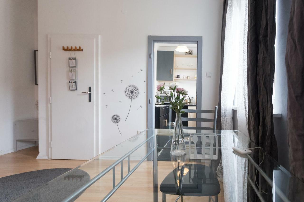 Cute Red Star Studio City Center Wien Exterior foto